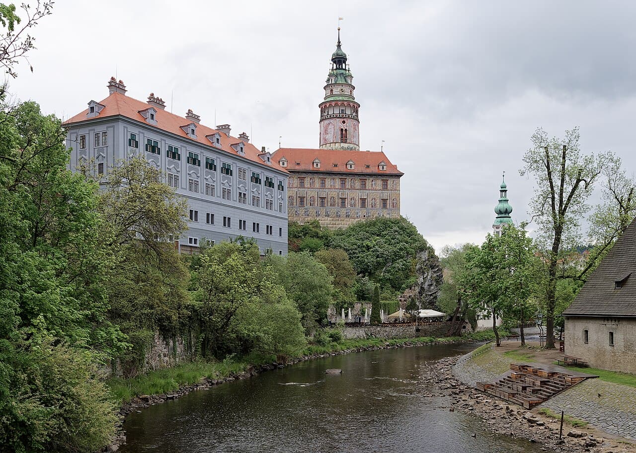 Day trip or overnight in Cesky Krumlov?
